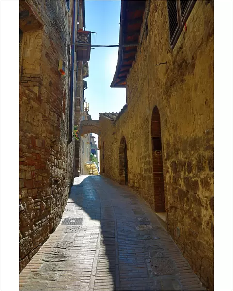 Alleyway in San Gimignano, Tuscany, Italy
