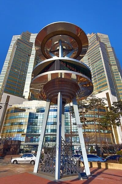 Lotte Castle Gold apartments and metal structure at the Jamsil Station crossroads