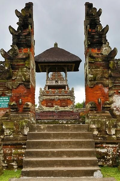 Split gate at the Royal Temple of Mengwi, Pura Taman Ayun, Bali, Indonesia