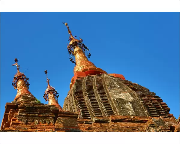 Iza Gawna Pagoda Temple on the Plain of Bagan, Bagan, Myanmar (Burma)