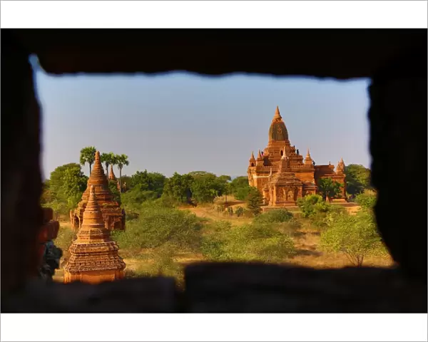 Pagodas and temples on the Plain of Bagan, Bagan, Myanmar (Burma)