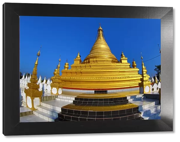 Golden stupa at Sandamuni Pagoda, Mandalay, Myanmar (Burma)