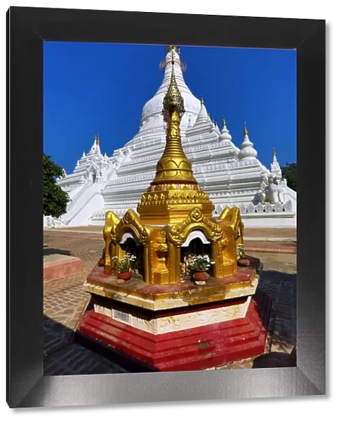 White stupa of Pahtodawgyi Pagoda in Amarapura, Mandalay, Myanmar (Burma)