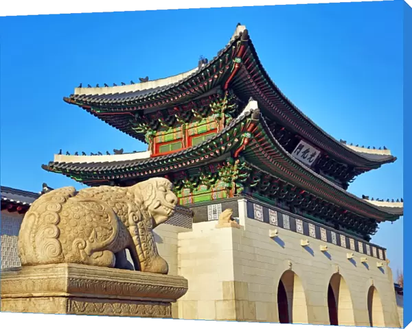 Gwanghwamun Gate at Gyeongbokgung Palace in Seoul, Korea