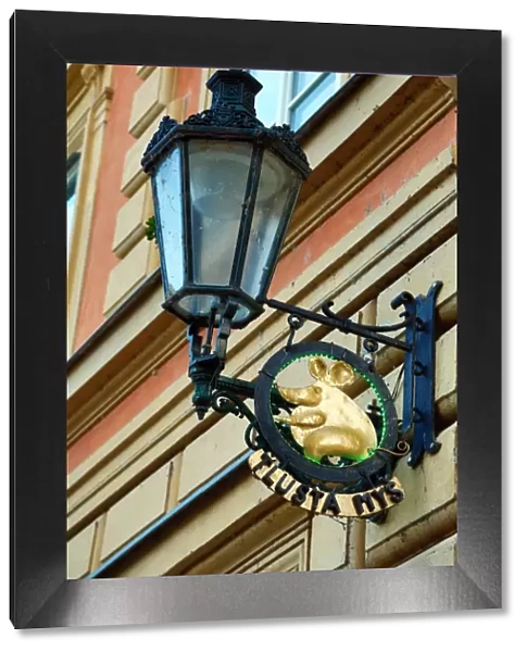 Street lamp and golden mouse sign for the Tlusta Mys (Fat Mouse), Prague, Czech Republic