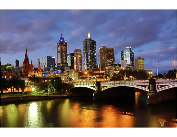 City skyline of Melbourne at sunset and Princes Bridge over the Yarra River, Melbourne