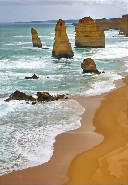 The Twelve Apostles limestone stacks, Port Campbell National Park, Great Ocean Road