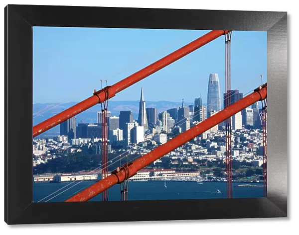 Golden Gate Bridge and city skyline, San Franciso, California, USA