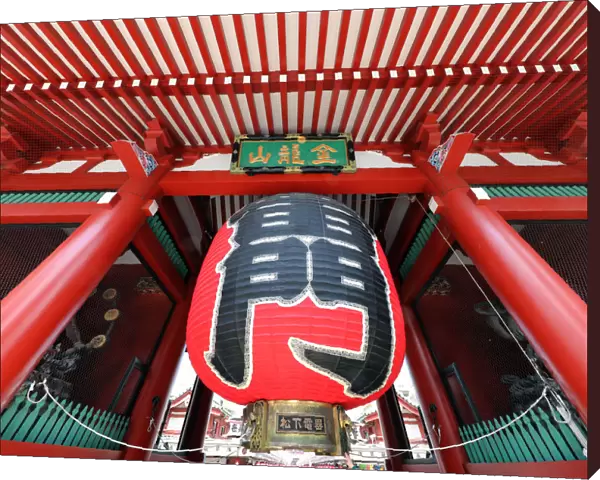 Kaminarimon, the outer gate of the Senso-Ji Temple in Asakusa and its giant red lantern