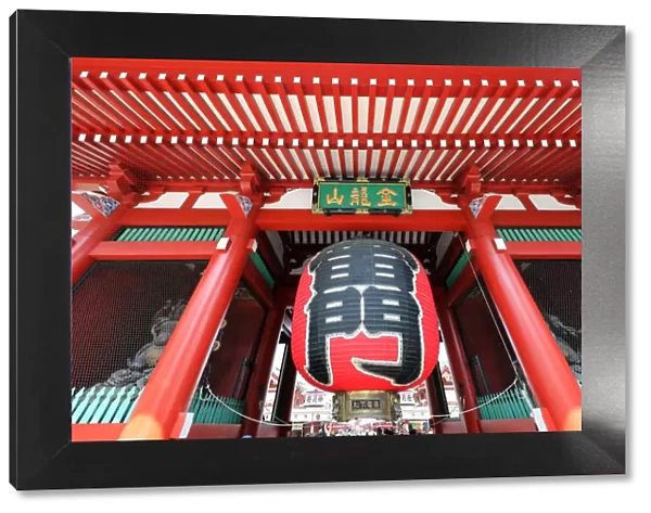Kaminarimon, the outer gate of the Senso-Ji Temple in Asakusa and its giant red lantern