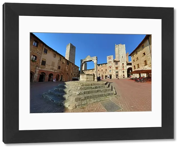 Well in the Piazza Cisterna in San Gimignano, Tuscany, Italy