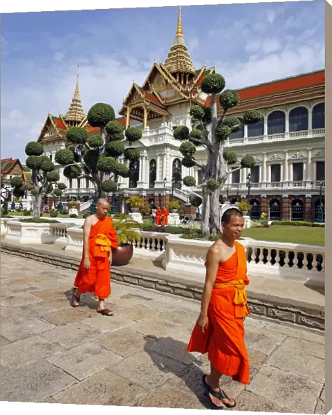 Monks at the Grand Palace Complex, Wat Phra Kaew, Bangkok, Thailand