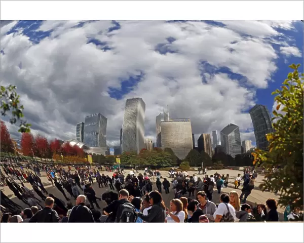 Cloud Gate Sculpture and city skyline, Chicago, Illinois, America