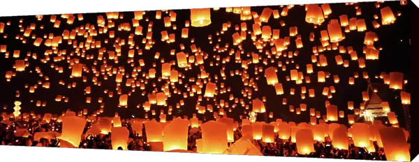 Sky lanterns at the Yee Peng Sansai, Loy Krathong, Floating Lantern Ceremony, Chiang Mai, Thailand