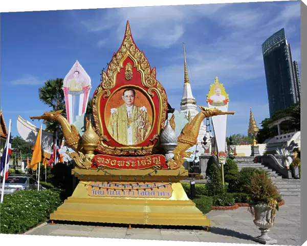 Picture of the Thai King Bhumibol Adulyadej, Rama IX at Wat Yannawa temple, Bangkok, Thailand