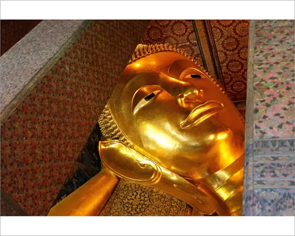 Reclining gold Buddha statue, Wat Pho temple, Bangkok, Thailand
