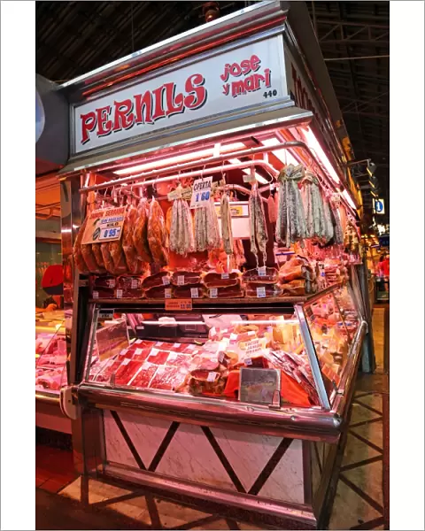 Stalls and fresh produce at La Boqueria market de St Josep, Barcelona, Spain