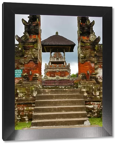Split gate at the Royal Temple of Mengwi, Pura Taman Ayun, Bali, Indonesia
