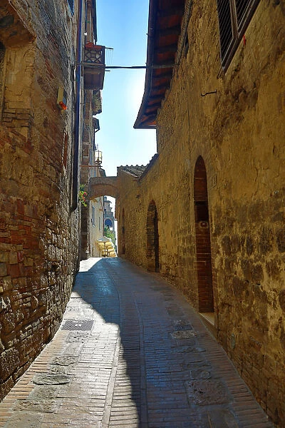 Alleyway in San Gimignano, Tuscany, Italy
