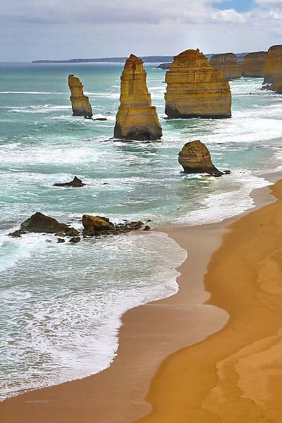The Twelve Apostles limestone stacks, Port Campbell National Park, Great Ocean Road