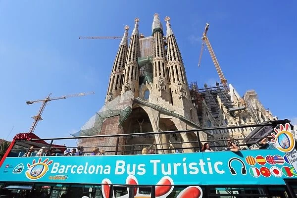 Barcelona City Tour sightseeing Touristic bus for tourists at the Basilica de la Sagrada Familia cathedral in Barcelona, Spain