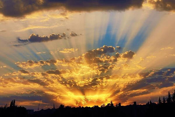 beautiful-sunset-golden-sunbeams-london-