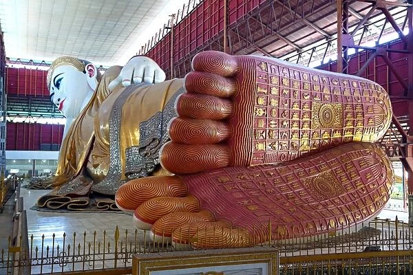 Chauk Htat Gyi Pagoda and reclining Buddha statue, Yangon, Myanmar