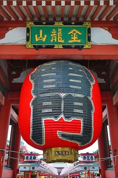 Giant red Japanese lantern at the entrance gate to Sensoji Asakusa Kannon Temple, Tokyo, Japan