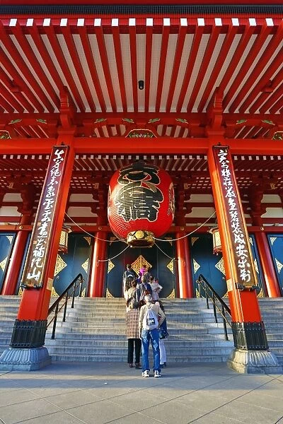 Giant red Japanese lantern at the Sensoji Asakusa Kannon Temple, Tokyo, Japan