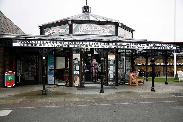 Llanfairpwll, Wales. James Pringle Weavers shop in Llanfairpwllgwyngyllgogerychwyrndrobwllllantysiliogogogoch, Wales, Britain, the town with the longest place name, also known as Llanfairpwll or Llanfairpwllgwyngyll