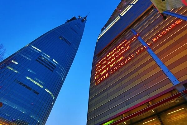 The Lotte World Tower and the Lotte World Mall in Jamsil in Seoul, Korea