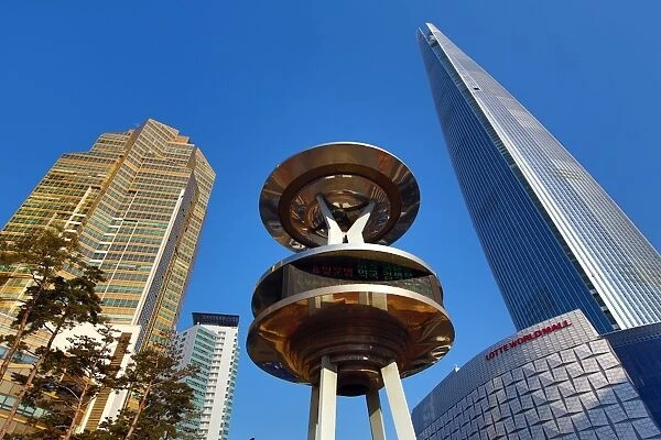 Lotte World Tower and Mall, Lotte Castle Gold apartments and metal structure at the