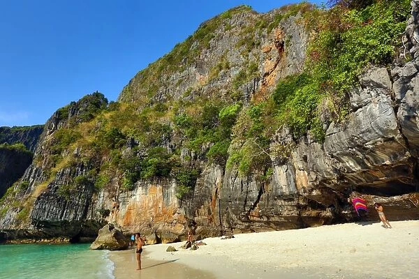 Maya Bay and beach on Ko Phi Phi Le island, Andaman Sea, Thailand