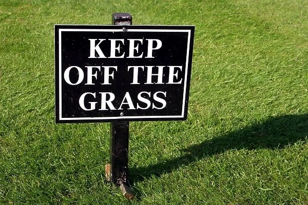 Keep off the grass warning sign