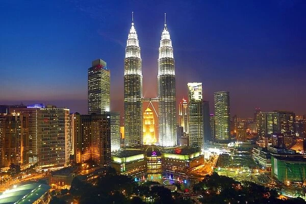 Petronas Twin Towers skyscrapers, KLCC, Kuala Lumpur, Malaysia