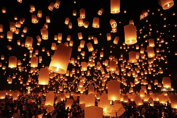 Sky Lanterns at Yee Peng Loy Krathong, Chiang Mai, Thailand