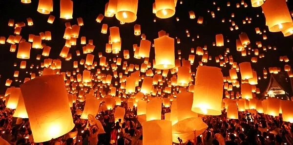Sky Lanterns at Yee Peng Sansai, Loy Krathong, Floating Lantern Ceremony, Chiang Mai, Thailand