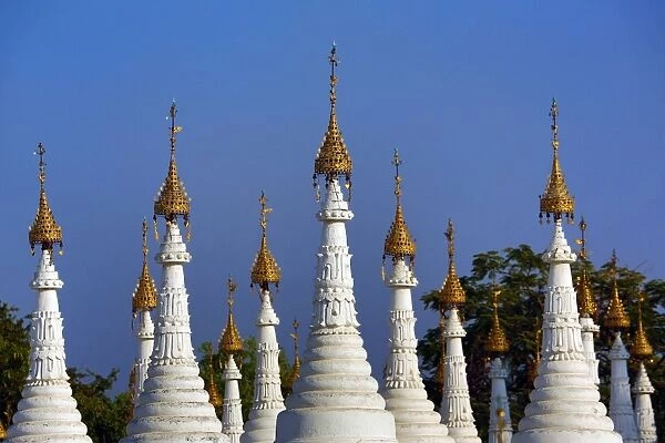 Spires, dhamma ceti shrines, Sandamuni Pagoda, Mandalay, Myanmar