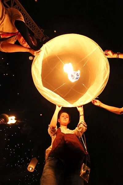 Yee Peng Sansai, Loy Krathong, Floating Lantern Ceremony, Mae Jo, Chiang Mai, Thailand