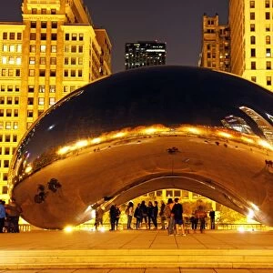 City skyline in the Cloud Gate Sculpture, Chicago, Illinois, America
