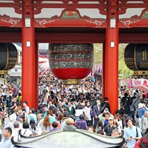 Crowds at Sensoji Asakusa Kannon Temple, Tokyo, Japan