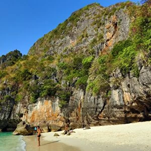 Maya Bay and beach on Ko Phi Phi Le island, Andaman Sea, Thailand