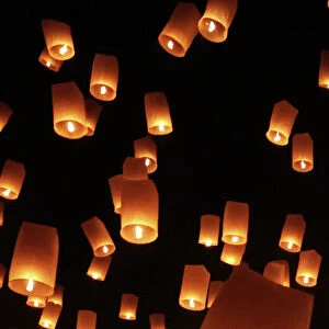 Sky lanterns at the Yee Peng Sansai, Loy Krathong, Floating Lantern Ceremony, Chiang Mai, Thailand