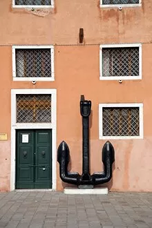 Images Dated 9th February 2013: Anchor and the wall of a building with windows in Venice, Italy
