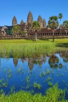 Angkor, Cambodia Collection: Angkor Wat Temple reflection in lake, Siem Reap, Cambodia