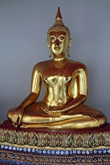 Golden Buddha statues at Wat Pho temple, Bangkok, Thailand