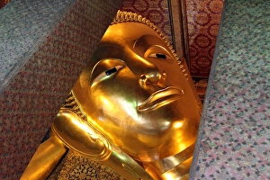 Reclining gold Buddha statue, Wat Pho temple, Bangkok, Thailand