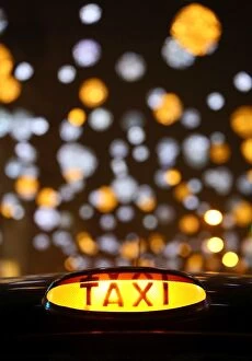 Images Dated 1st November 2015: Black taxi cab sign Oxford Street Christmas lights in London