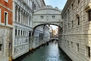 Images Dated 9th February 2013: Bridge of Sighs, Ponte dei Sospiri, over a canal in Venice, Italy