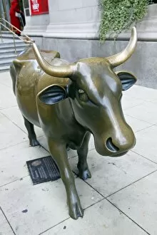Images Dated 20th October 2012: Bronze Cow Statue, Chicago, Illinois, America